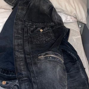 Hello I have a amiri jean jacket for sale, authentic.